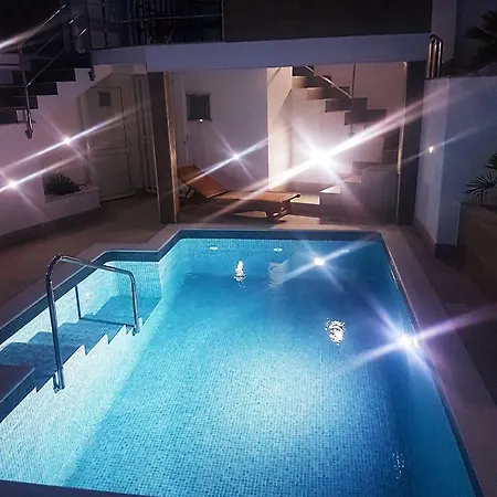 Duplex Laurentis - Private Pool - Beachfront - Newly Built Stanici