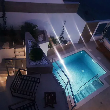 Duplex Laurentis - Private Pool - Beachfront - Newly Built Stanici