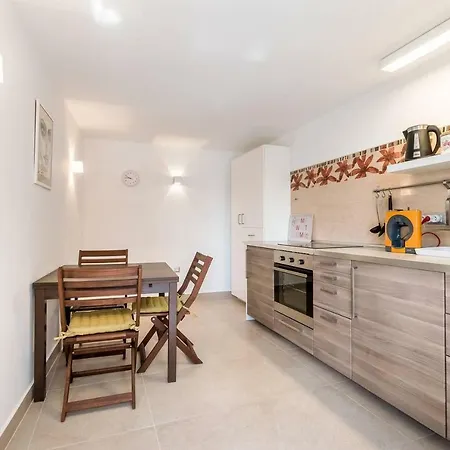 Duplex Laurentis - Private Pool - Beachfront - Newly Built Villa Stanici